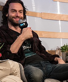 How tall is Chris D'Elia?